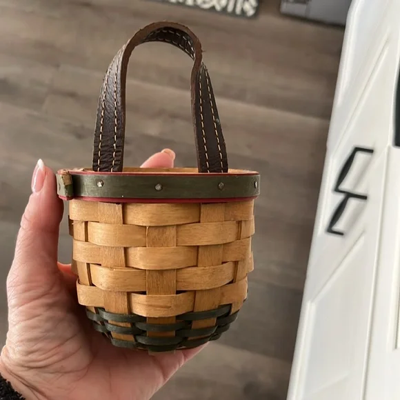 Beautifull LONGABERGER BASKET with Christmas liner and plastic insert